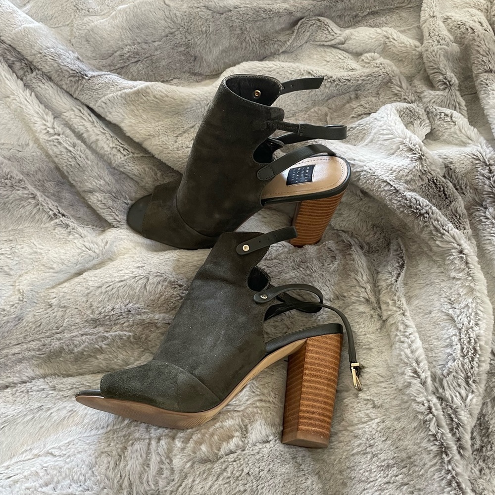 Cute sandals waiting to be worn this summer